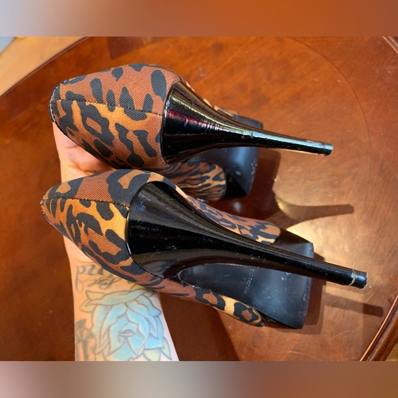 GUESS leopard print pumps sexy and elegant heels - Picture 3 of 12